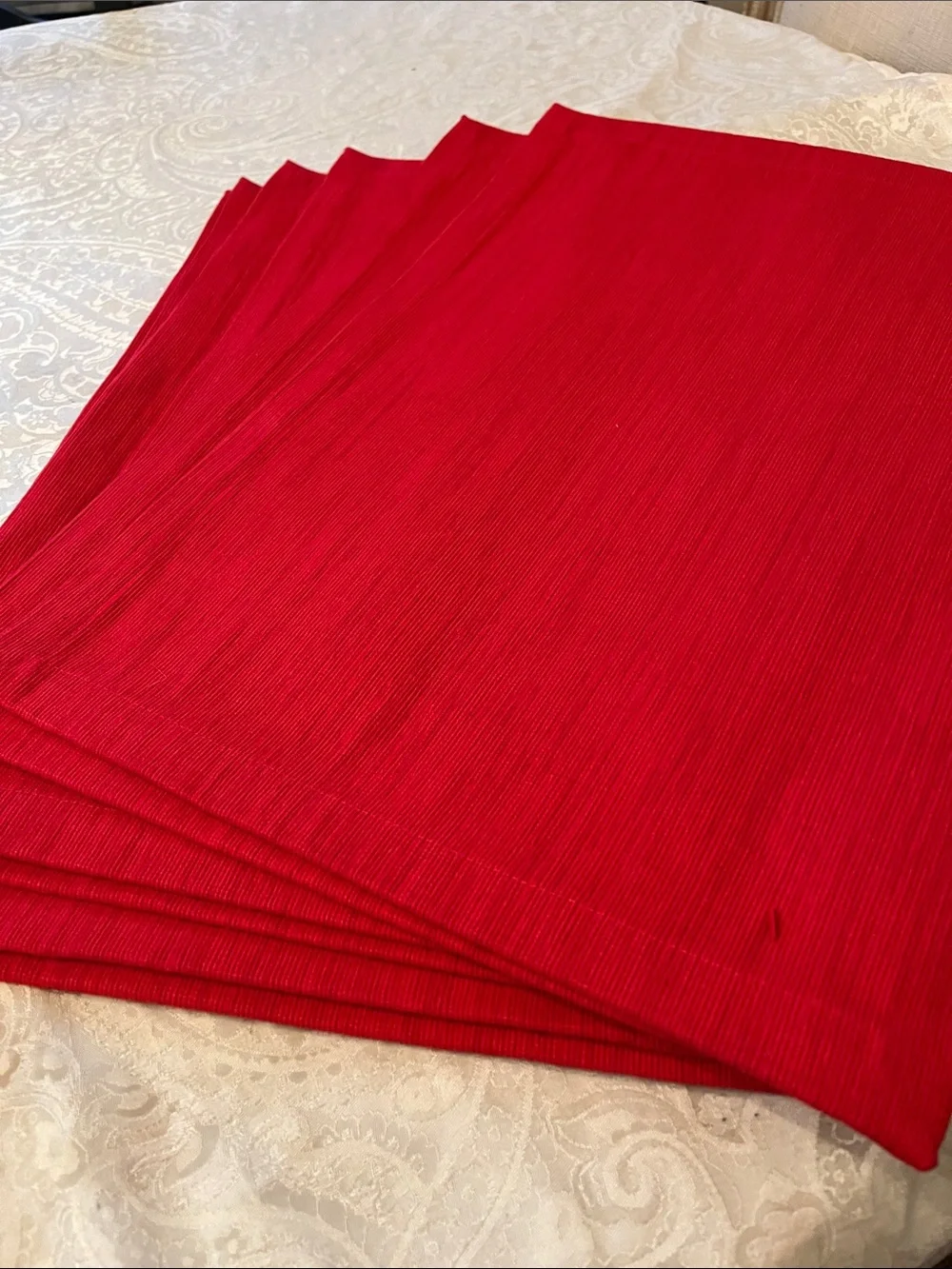 Crate&Barrel Apple Red Placemats Set of 6, New!!
